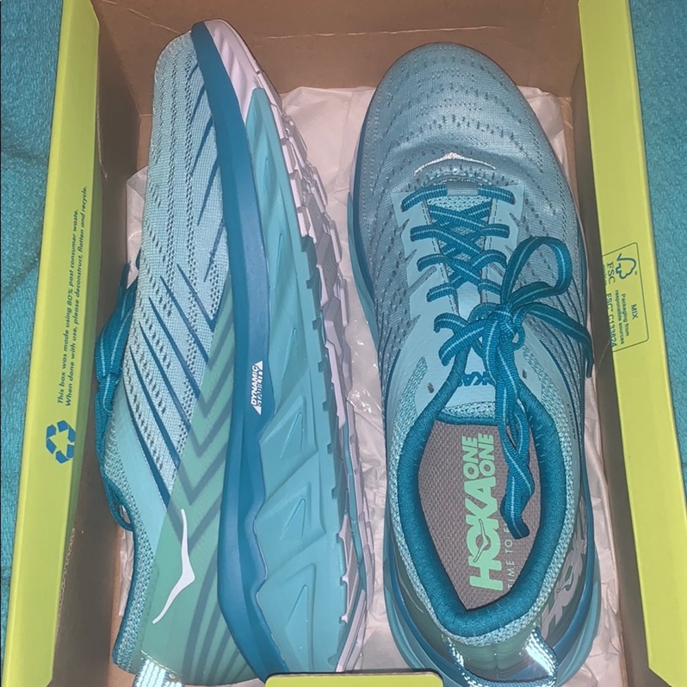 WOMEN'S HOKA ARAHI 4